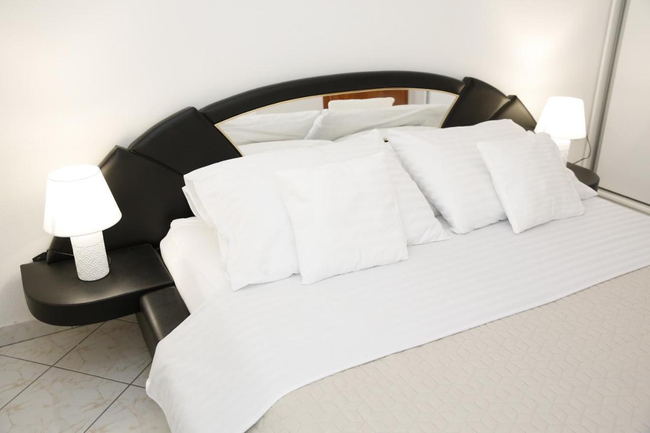 Apartments Lepur Vodice Eksteriør billede
